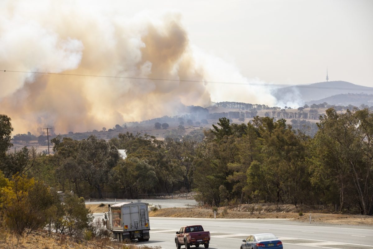 Bushfire smoke plumes 