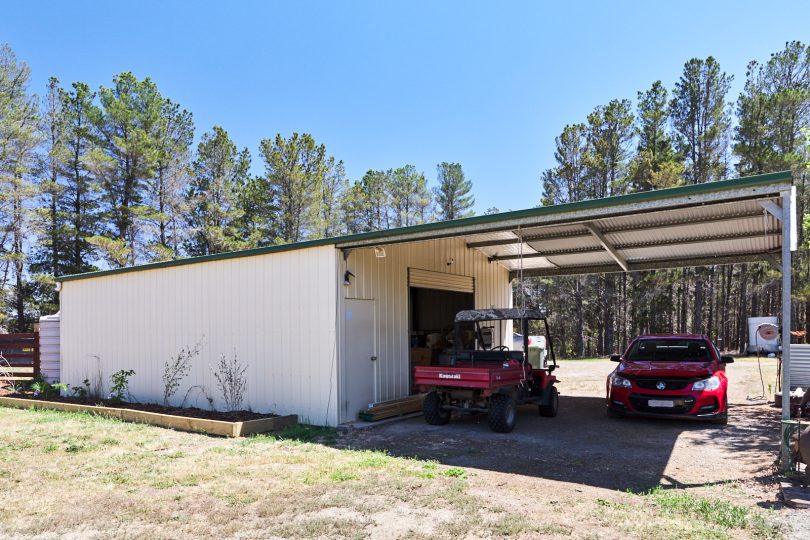 Ample sheds, garages and storage 