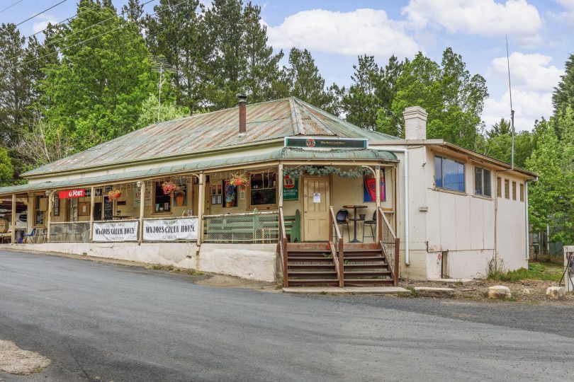 The Majors Creek pub