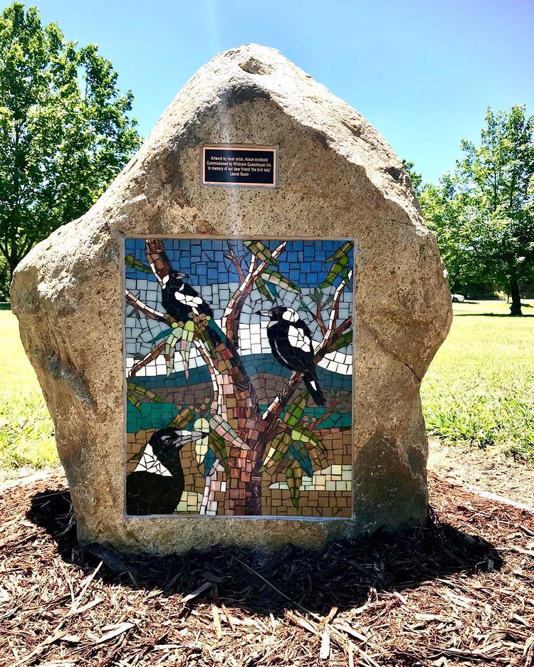 Magpie mosaic at Waniassa Park in Queanbeyan.