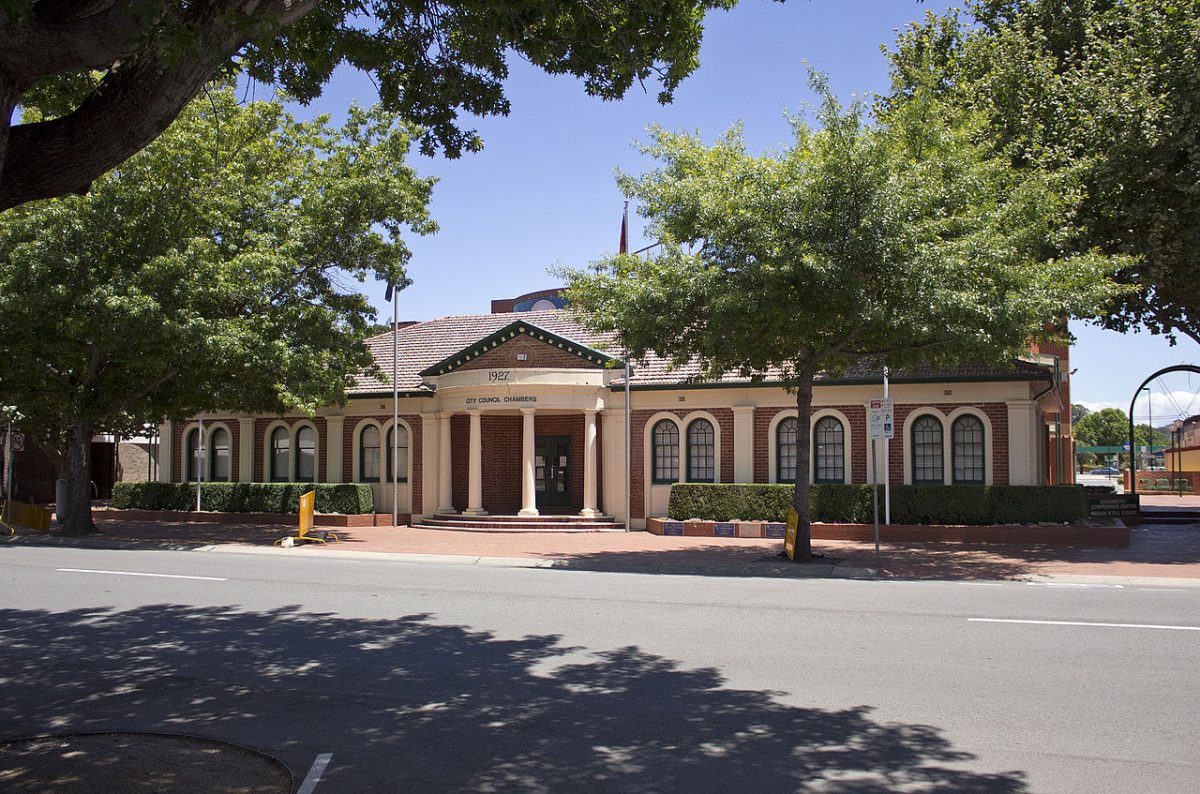 Street view of Queanbeyan City Council Chambers. 