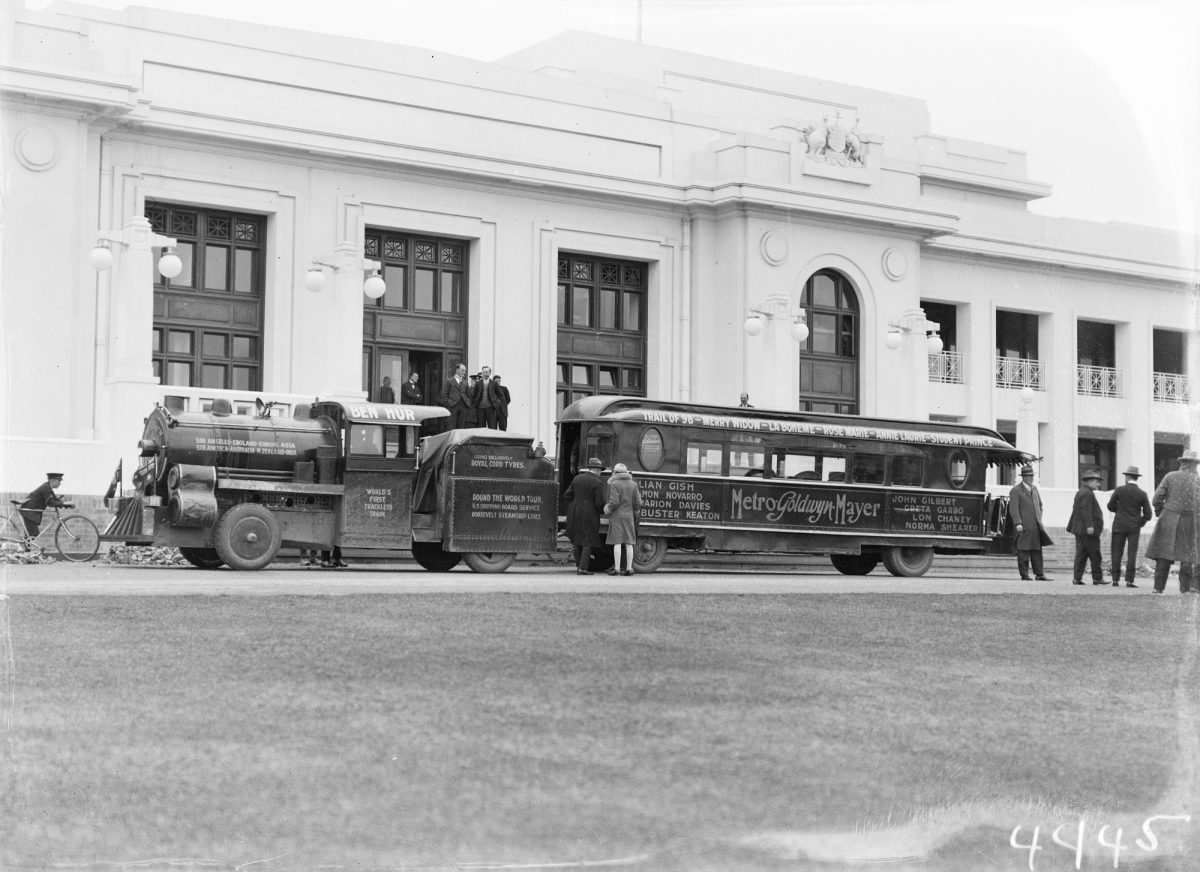 Trackless tram