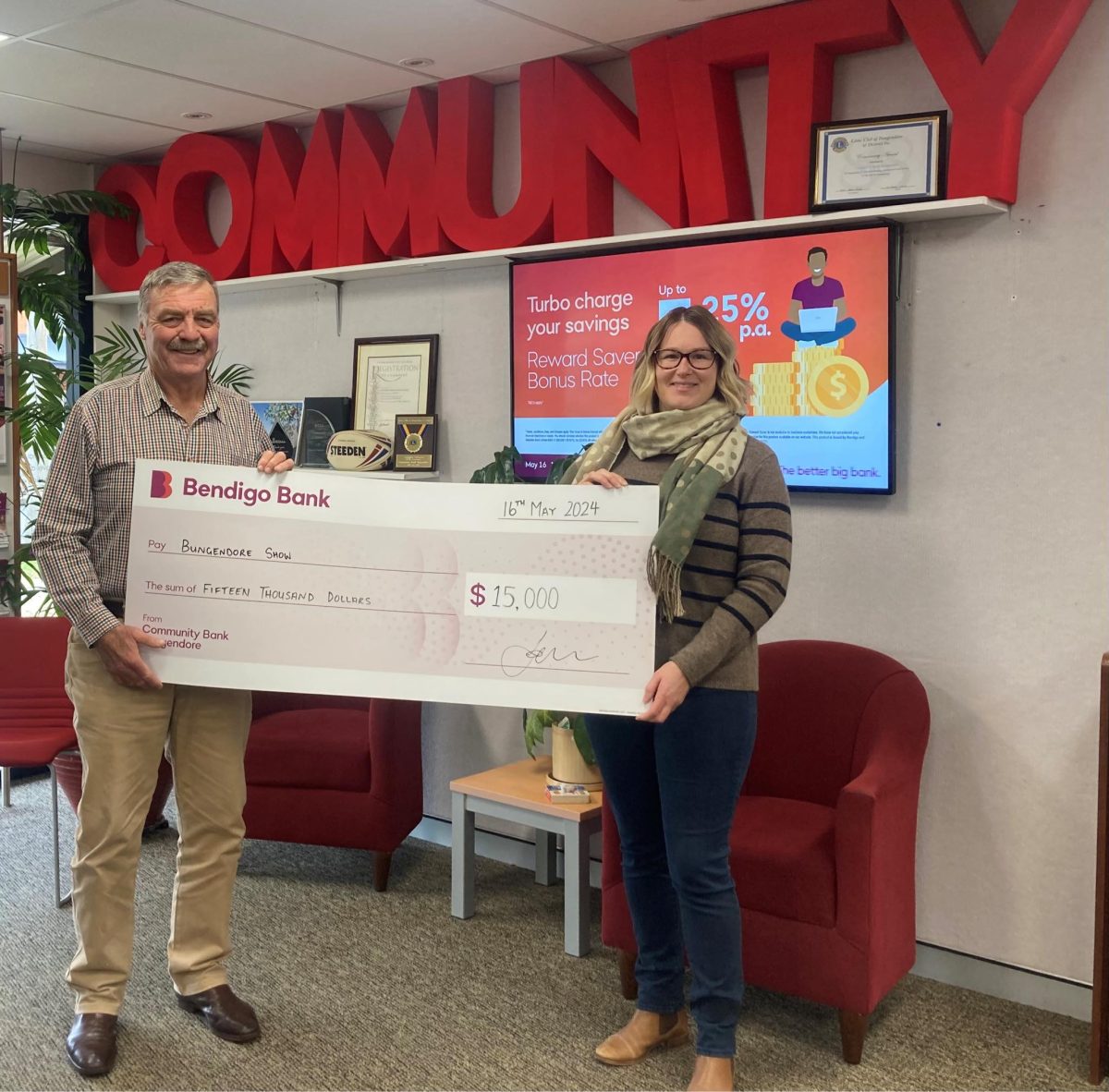 Bungendore Show President Katie Asplin receives sponsorship from Garry Cook, Chairman of the Community Bank Bungendore