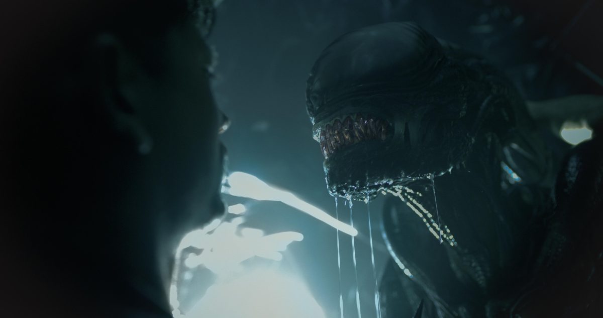 Xenomorph screams at its vicitm.