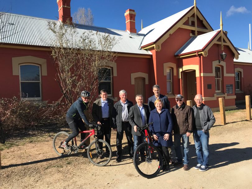 Members of the community and Molonglo Rail Trail committee with Mick Veitch, NSW Shadow Minister for Lands, Primary Industries; and Western NSW and Bryce Wilson, Country Labor candidate for the seat of Monaro. From left to right: Keith Bender, Dennis Puniard, Kevin Phillips, Mick Veitch MLC, Bryce Wilson, Jacinta Handley, Bill Taylor and Innes Brennan.