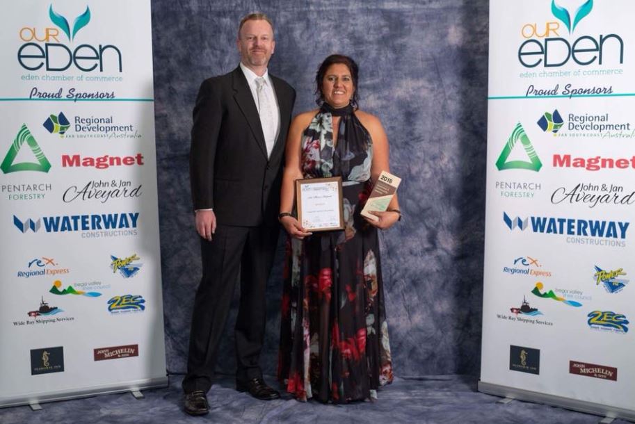 Ben Smyth from the Eden Magnet with Clair Mudaliar from E2B Phone Repair,winner of the Customer Service (Business) Award. Photo: Peter Whiter & Toni Ward.
