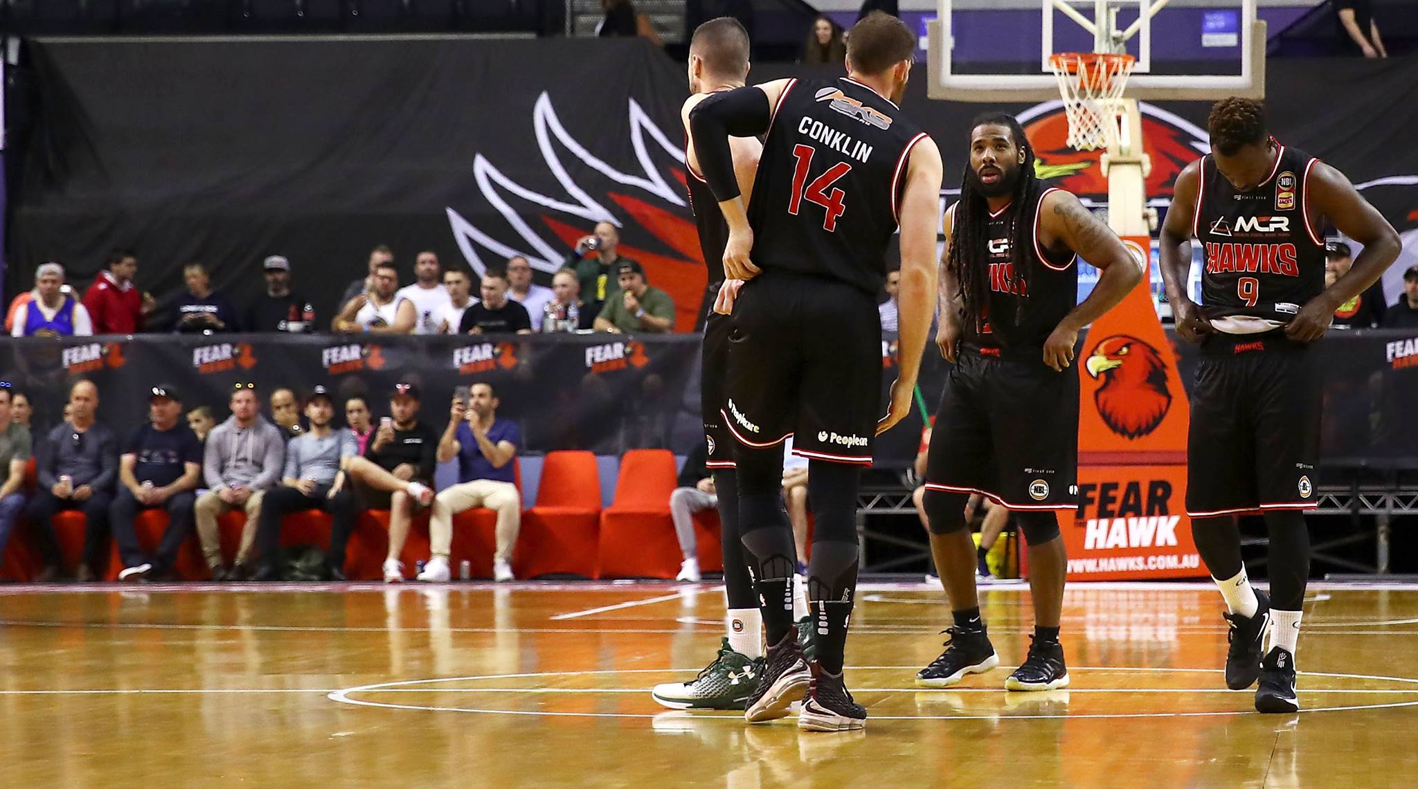 ACT signs deal with Illawarra Hawks to bring NBL back to Canberra