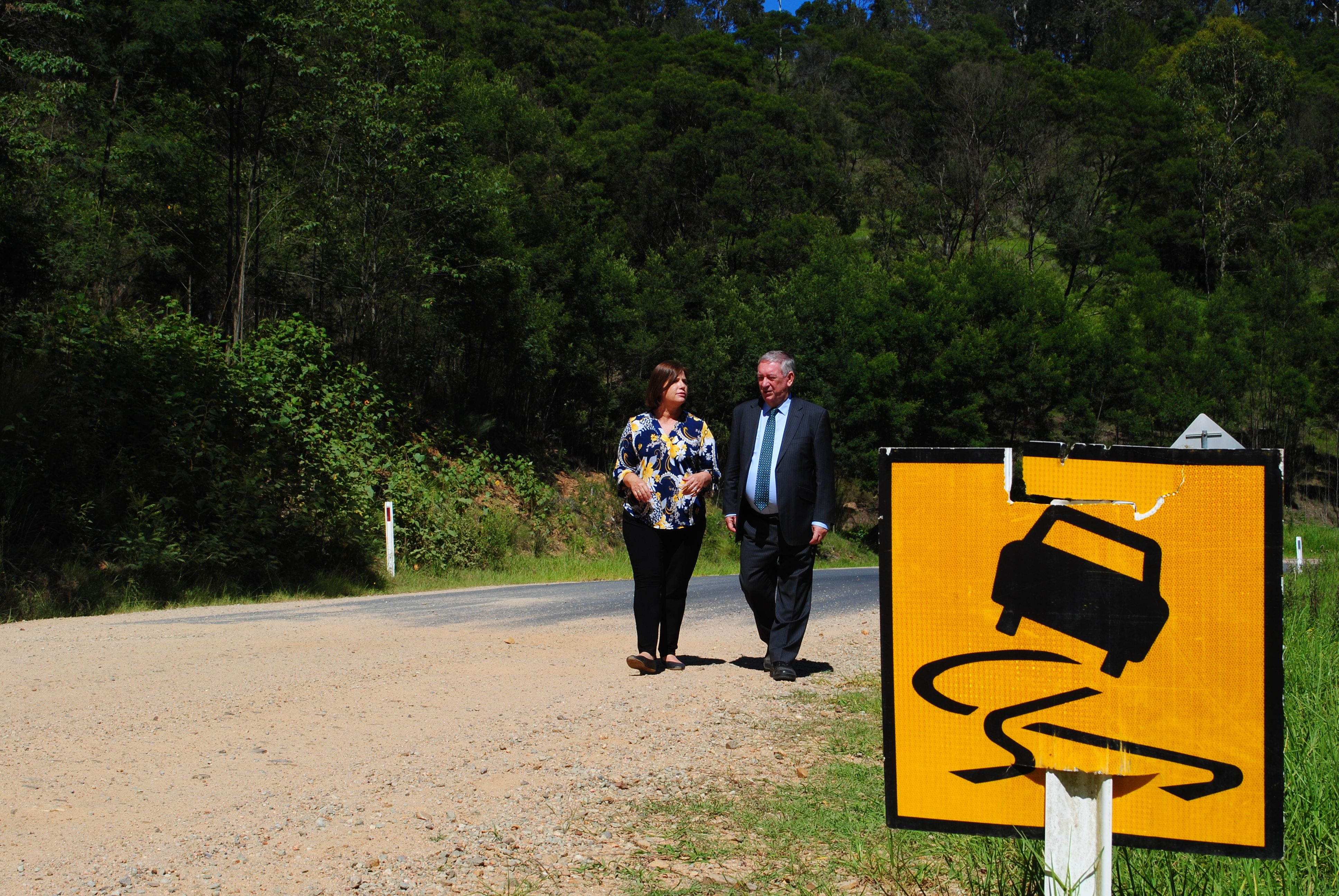 NSW Labor promises $900 million boost for local roads