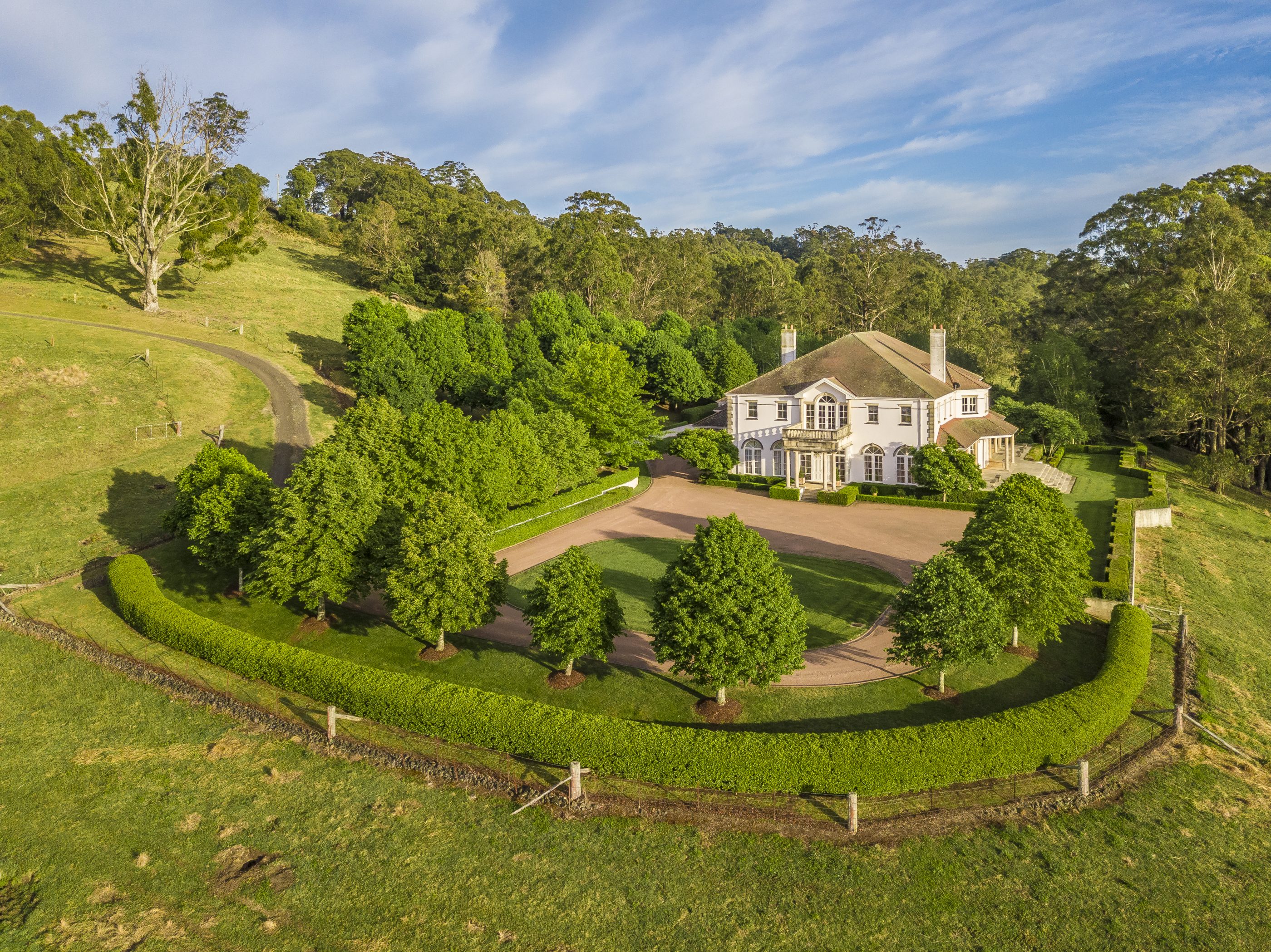 Grand mansion for sale in the Southern Highlands exudes rural romanticism
