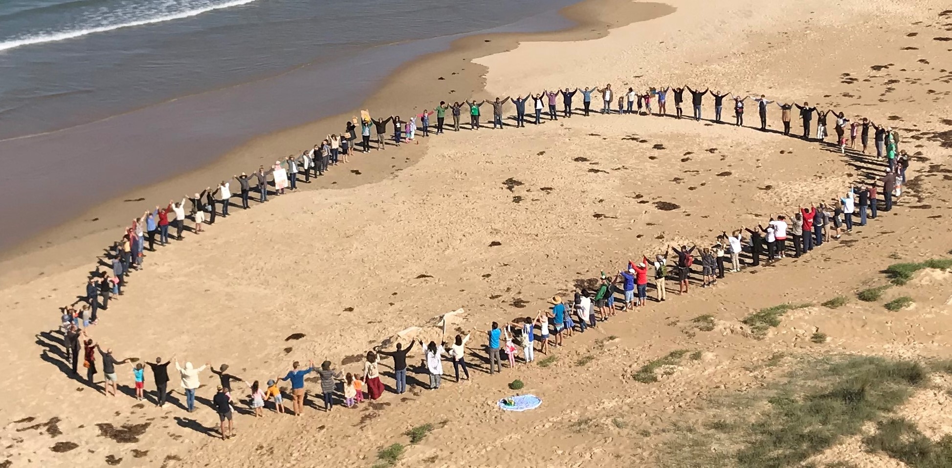 'Hands Across the Sands' of South Broulee in last week of climate election