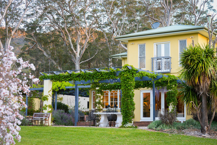 Lake House for sale in Kangaroo Valley oozes romance and beauty
