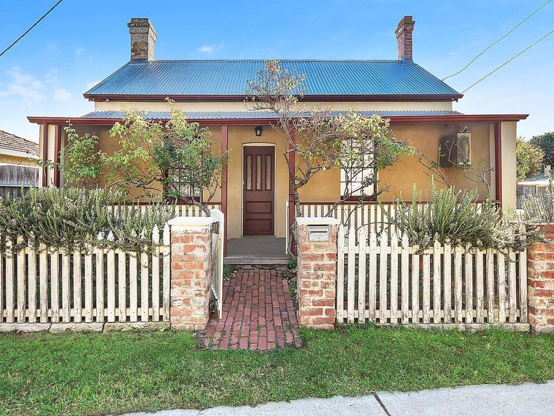 Mid-Victorian 1870s’ cottage for sale in the heart of Bungendore