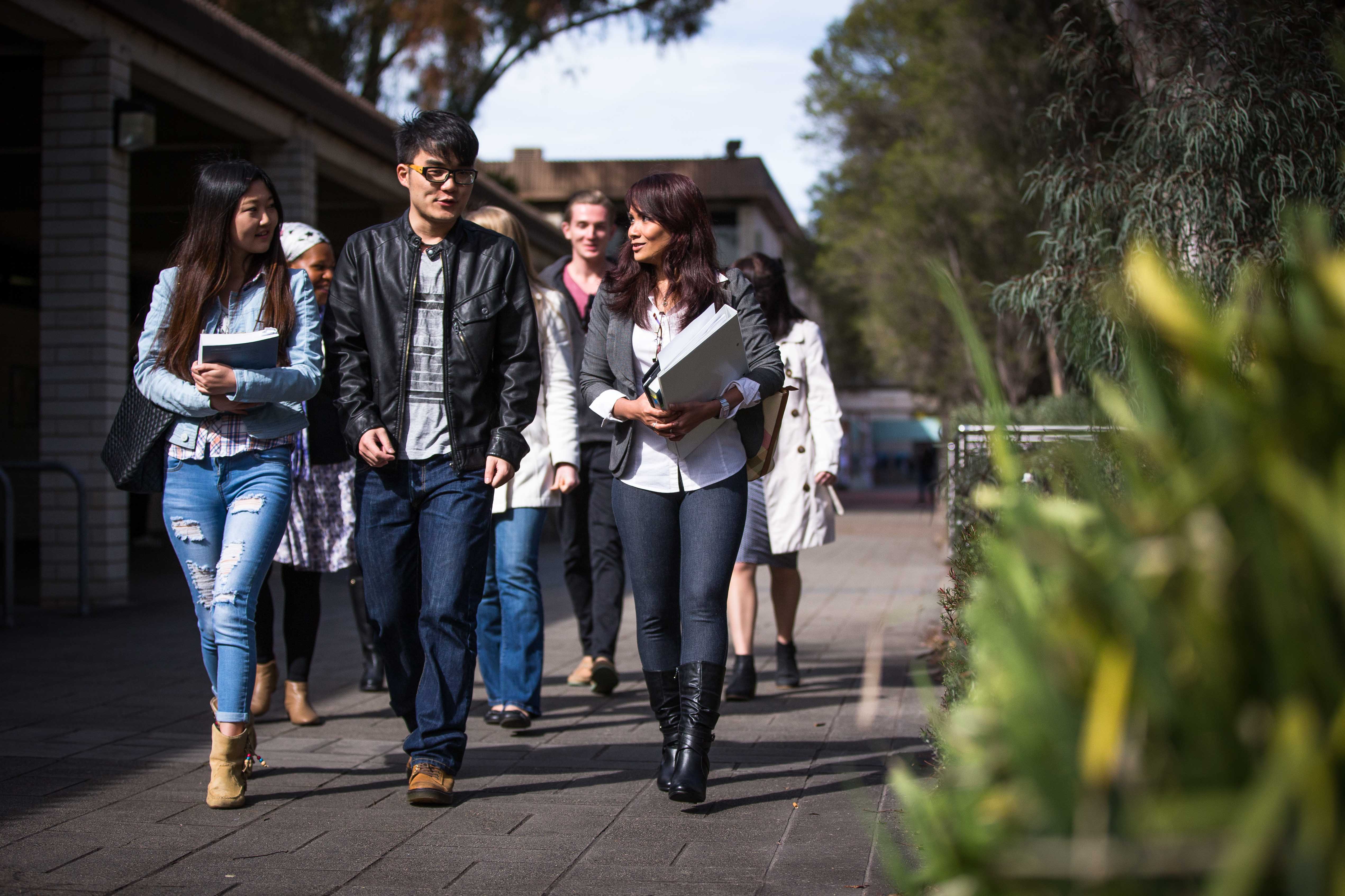 Canberra's Chinese students asked to defer start of first semester