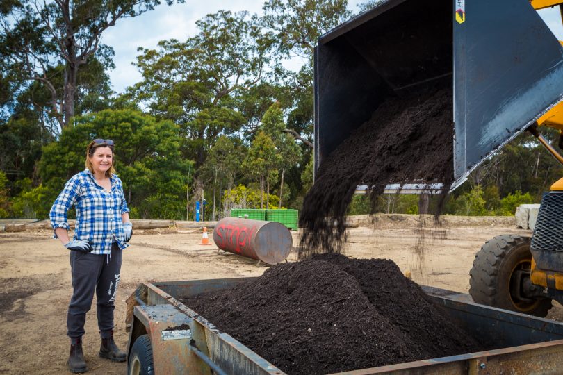 Mayor Kristy McBain picking up a load of compost from the Merimbula organics processing facility for her garden. Photo: Supplied.