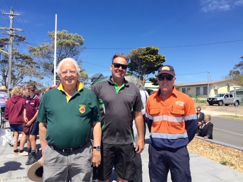 The team that built the new memorial: Rob Owen from Lions, Craig Waugh and David Scott from the Sunshine Boardriders. 