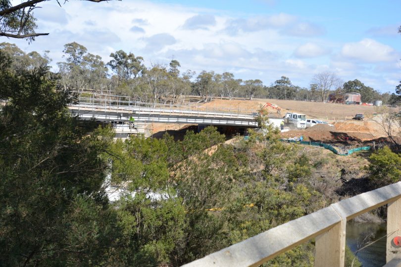 View from the old Charleyong Bridge to new Bridge