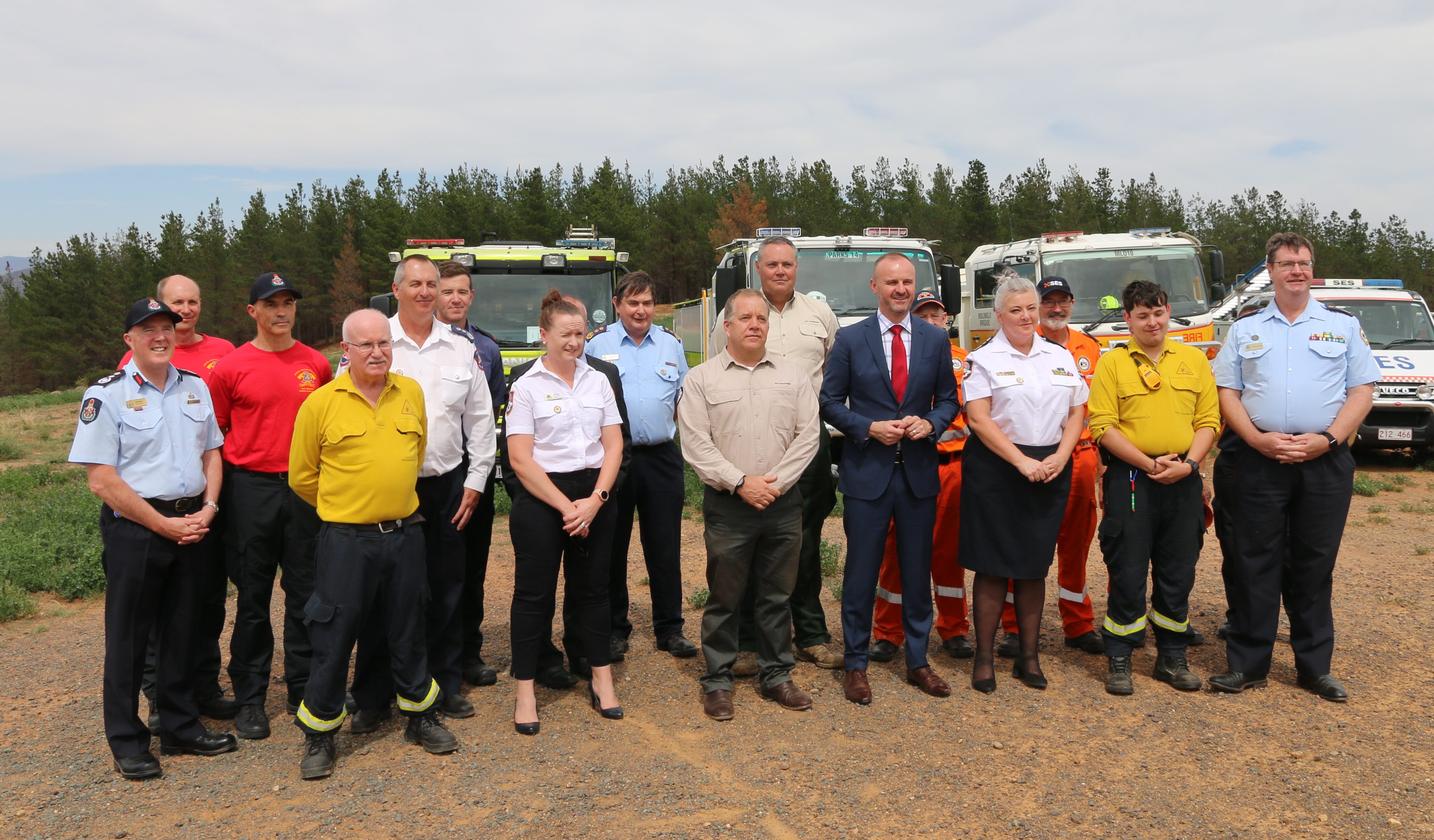 Emergency staff named Canberra Citizens of the Year for bushfire campaign