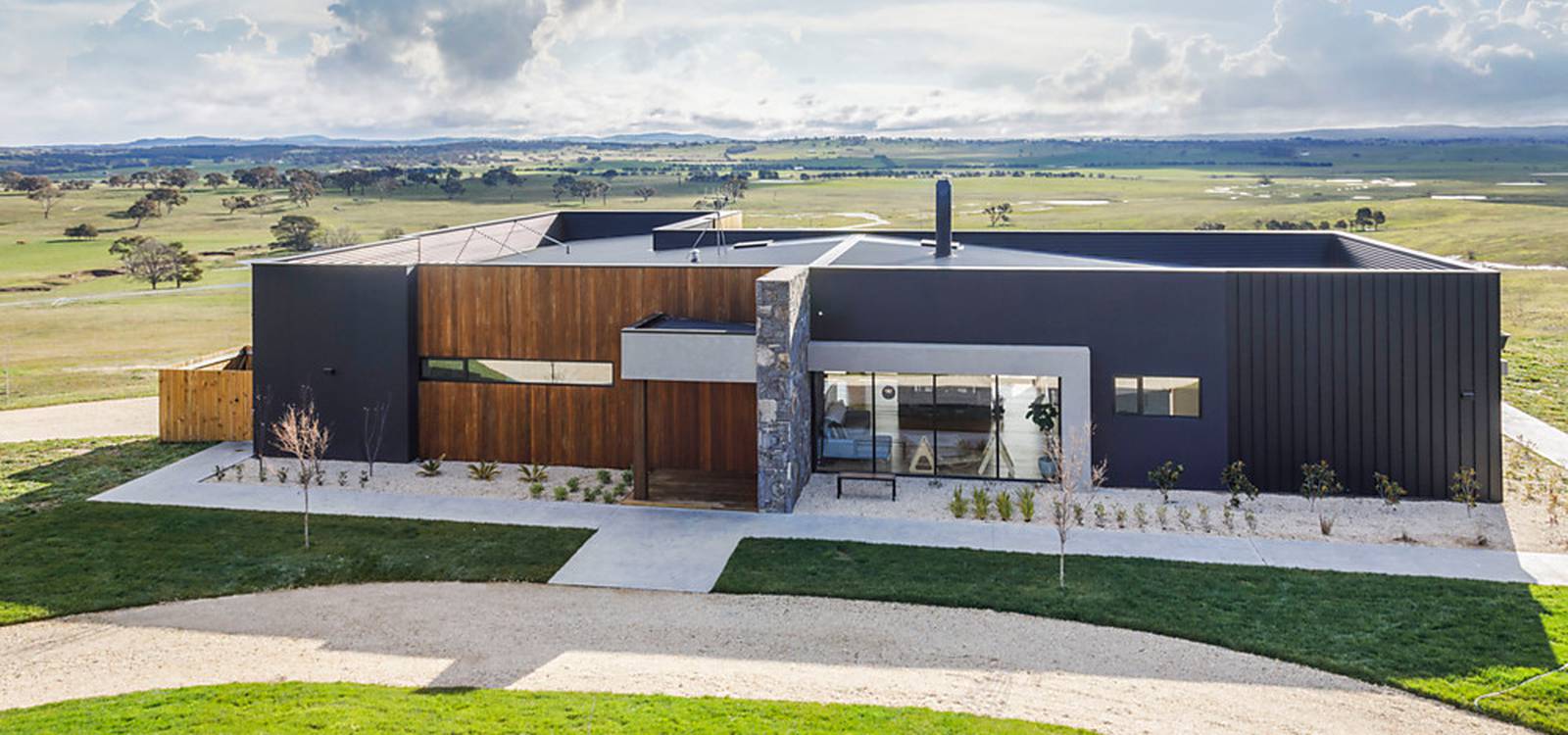 Buyers flock to ultimate rural lifestyle retreat 30 minutes from Canberra