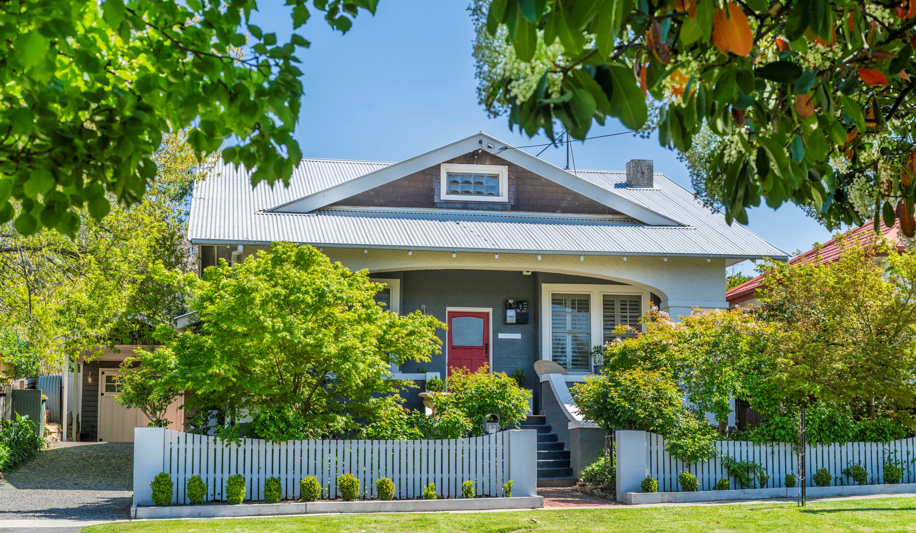 Exquisitely renovated, perfectly updated Californian bungalow in Queanbeyan