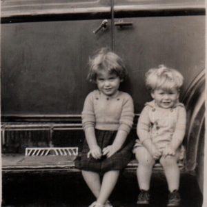 Historical photo of Susan and Tony Osmond as children in Grafton Street, Goulburn.