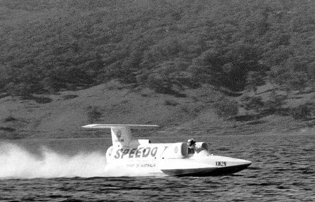 Ken Wharby piloting Spirit of Australia boat on Blowering Dam in 1978.