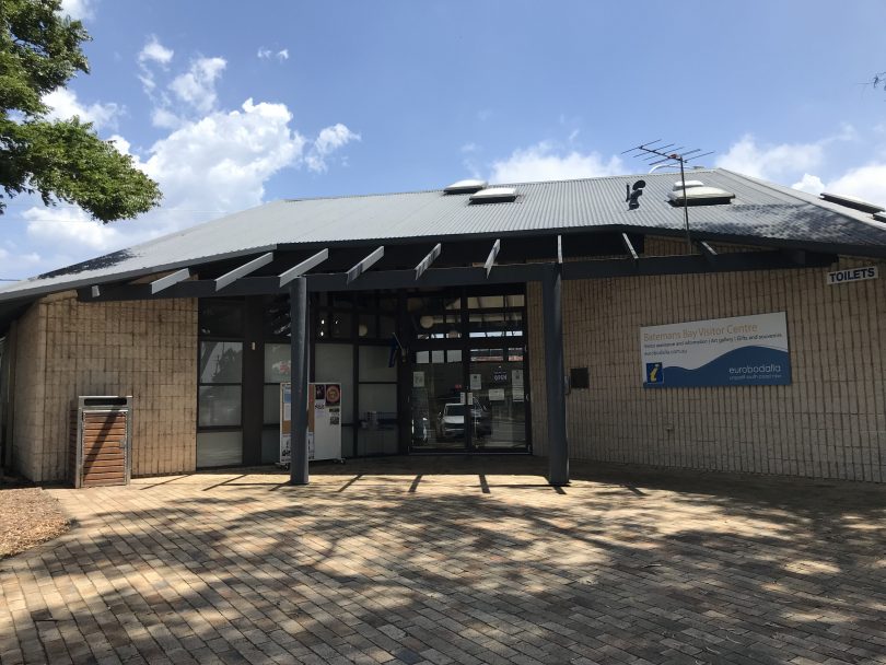 Exterior of Batemans Bay Visitor Information Centre.