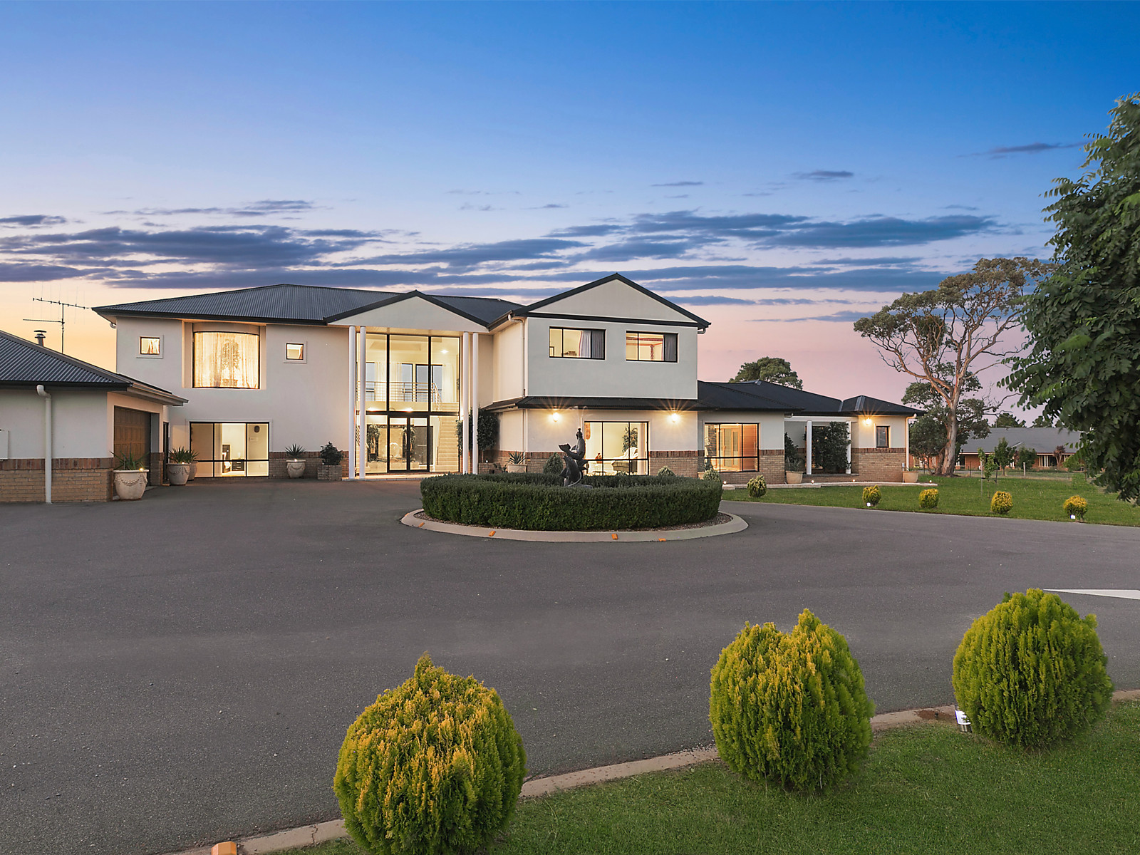 Luxurious country residence awaits at Bungendore
