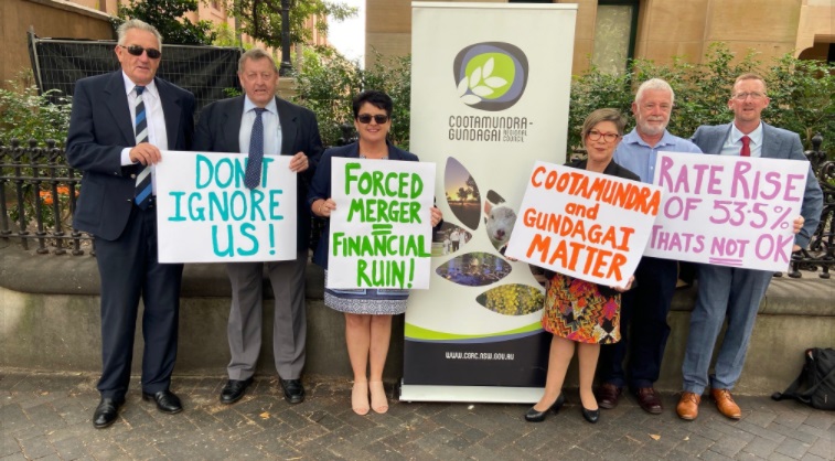 A delegation from Cootamundra Gundagai Regional Council outside NSW Parliament.