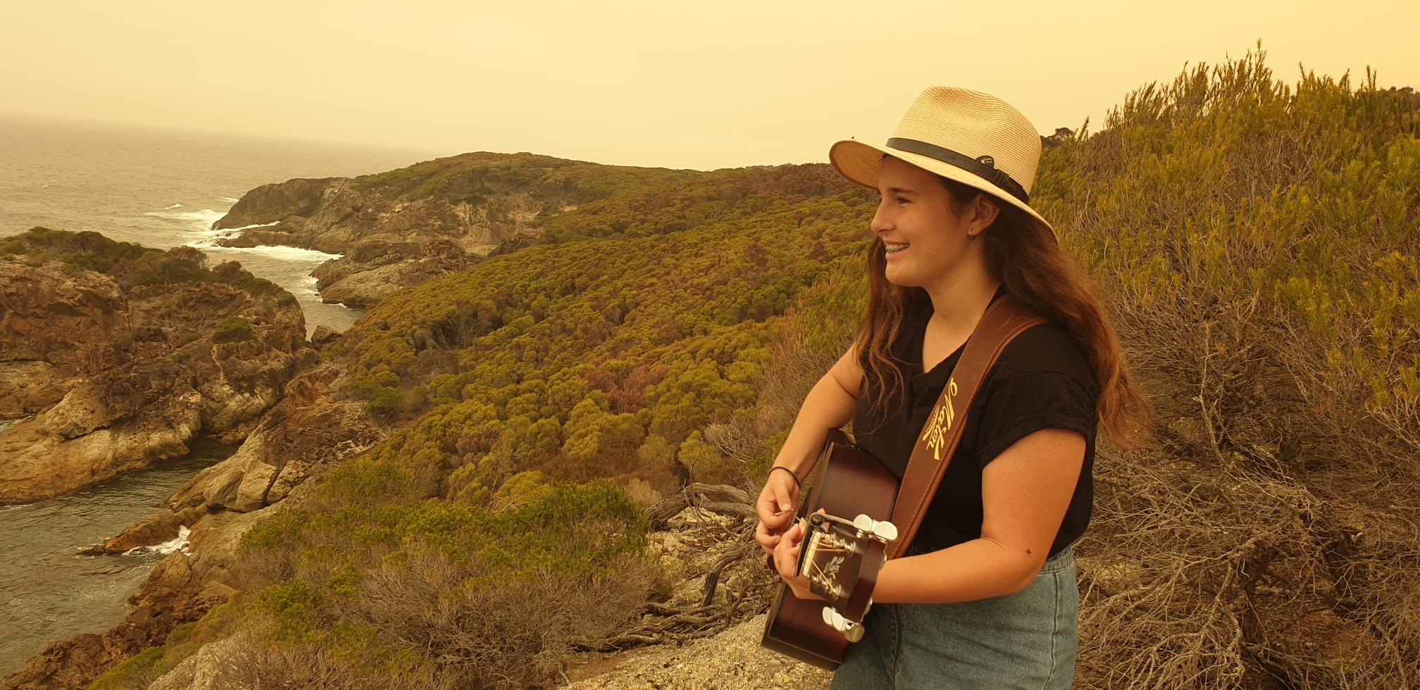 Bega's Felicity Dowd smashes the country music chart at 17