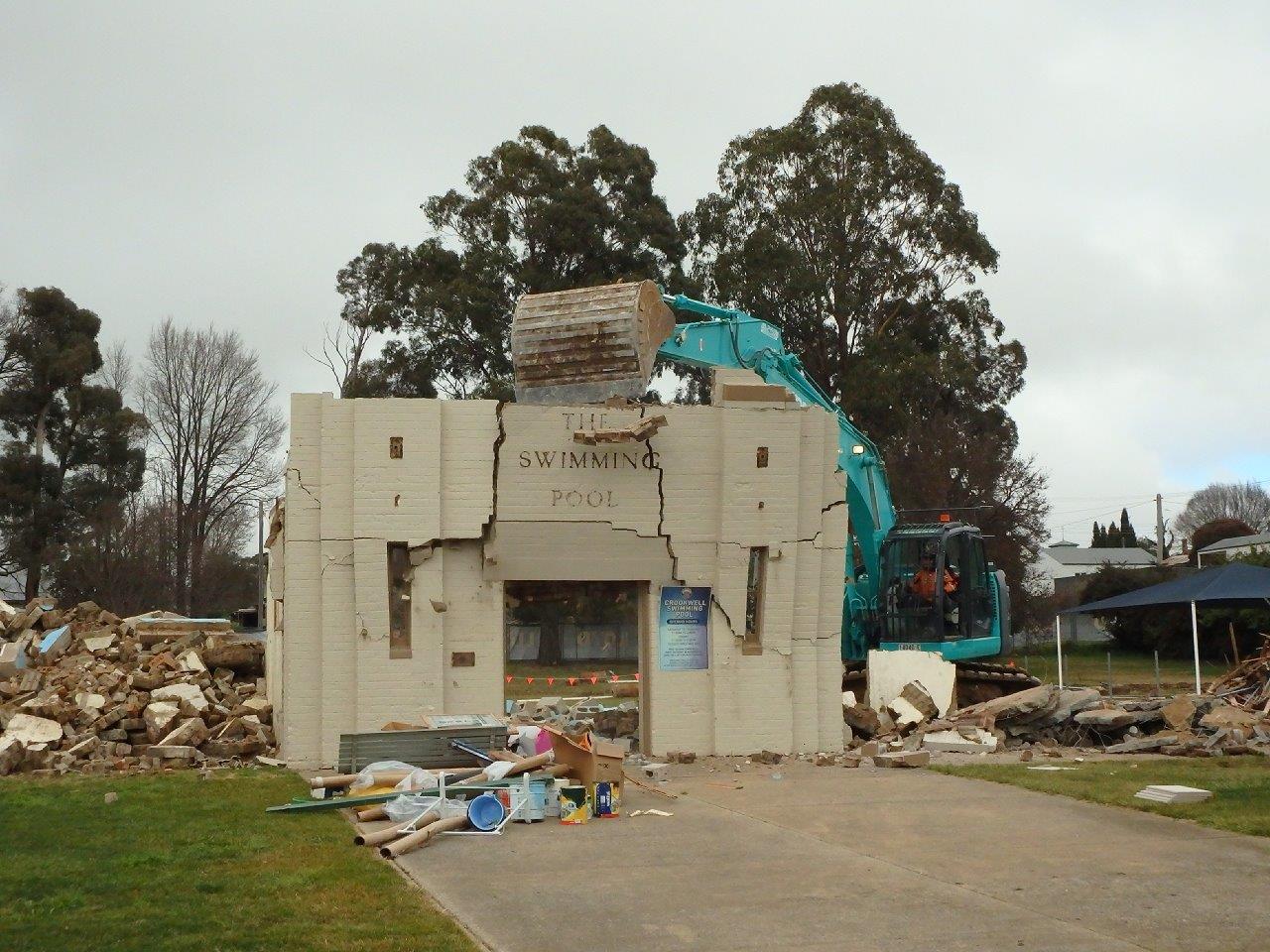 Crookwell residents angered as historic pool turns to rubble