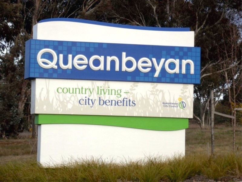 Sign welcoming people to Queanbeyan