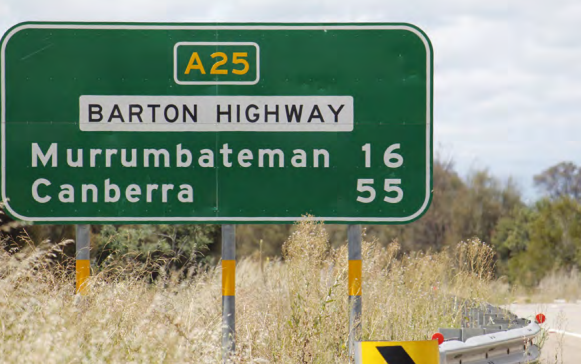 Sign saying Murrumbateman and Canberra on the Barton Highway