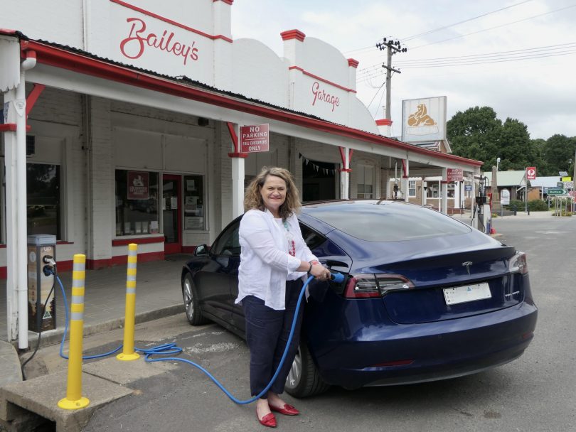 Wendy Tuckerman MP tries out the new EV charging station in Gunning