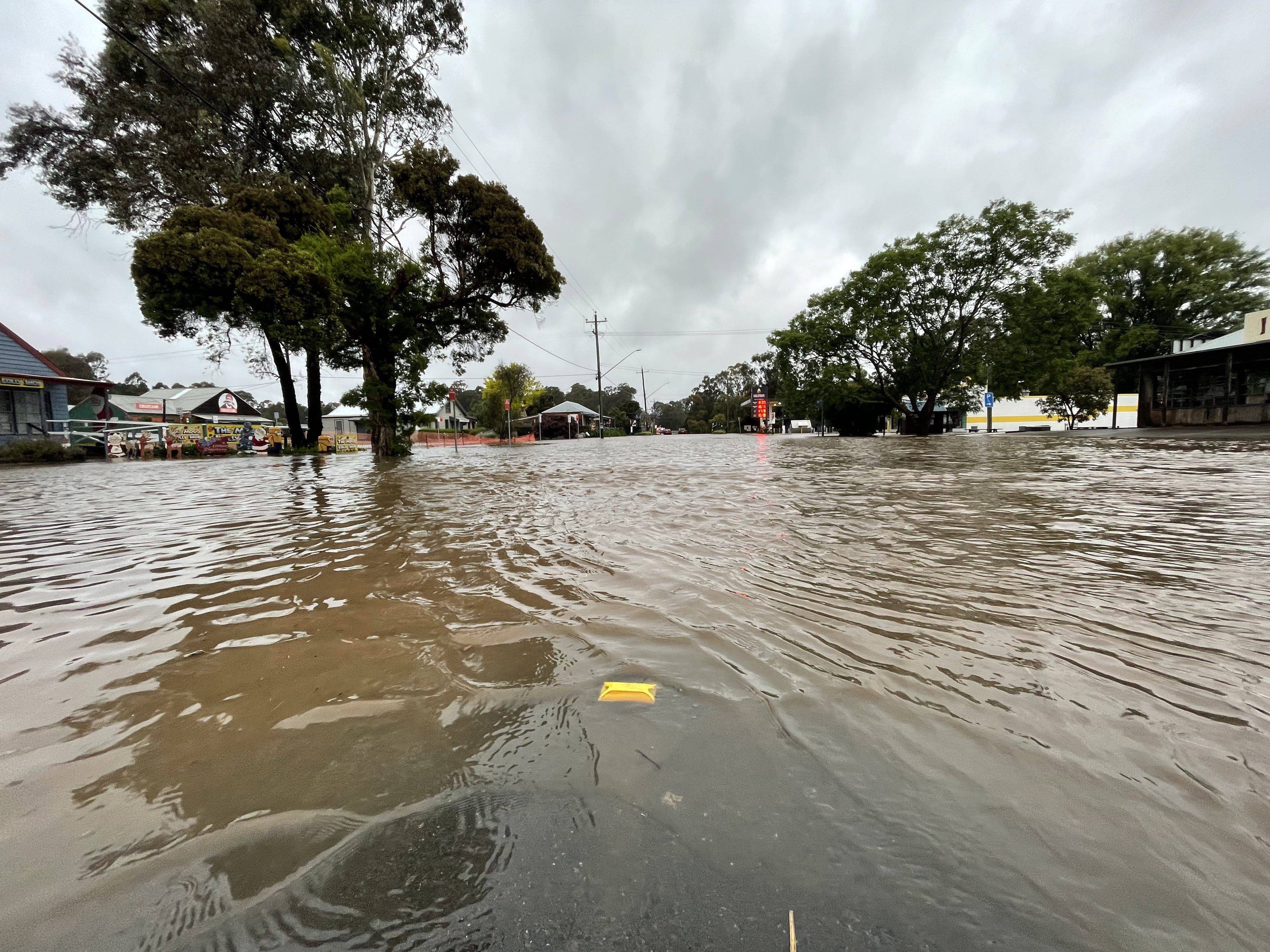 Intense rainfall on its way as BOM declares South Coast flooding 'likely'