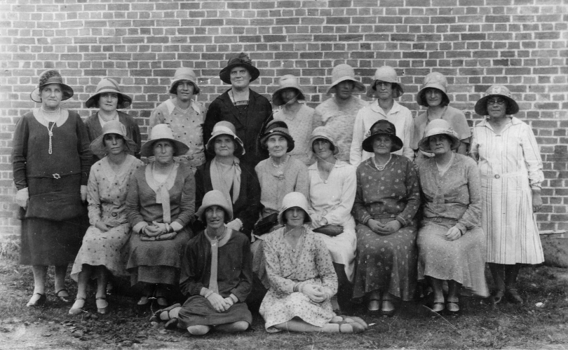 Women from Gunning in the 1920s