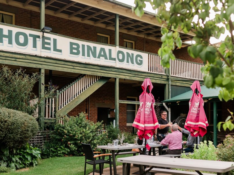 Hotel Binalong gardens