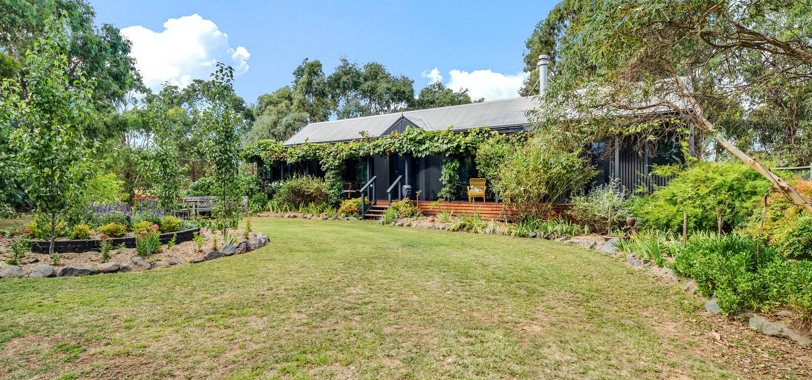 Live surrounded by nature in this beautifully renovated Gundaroo home