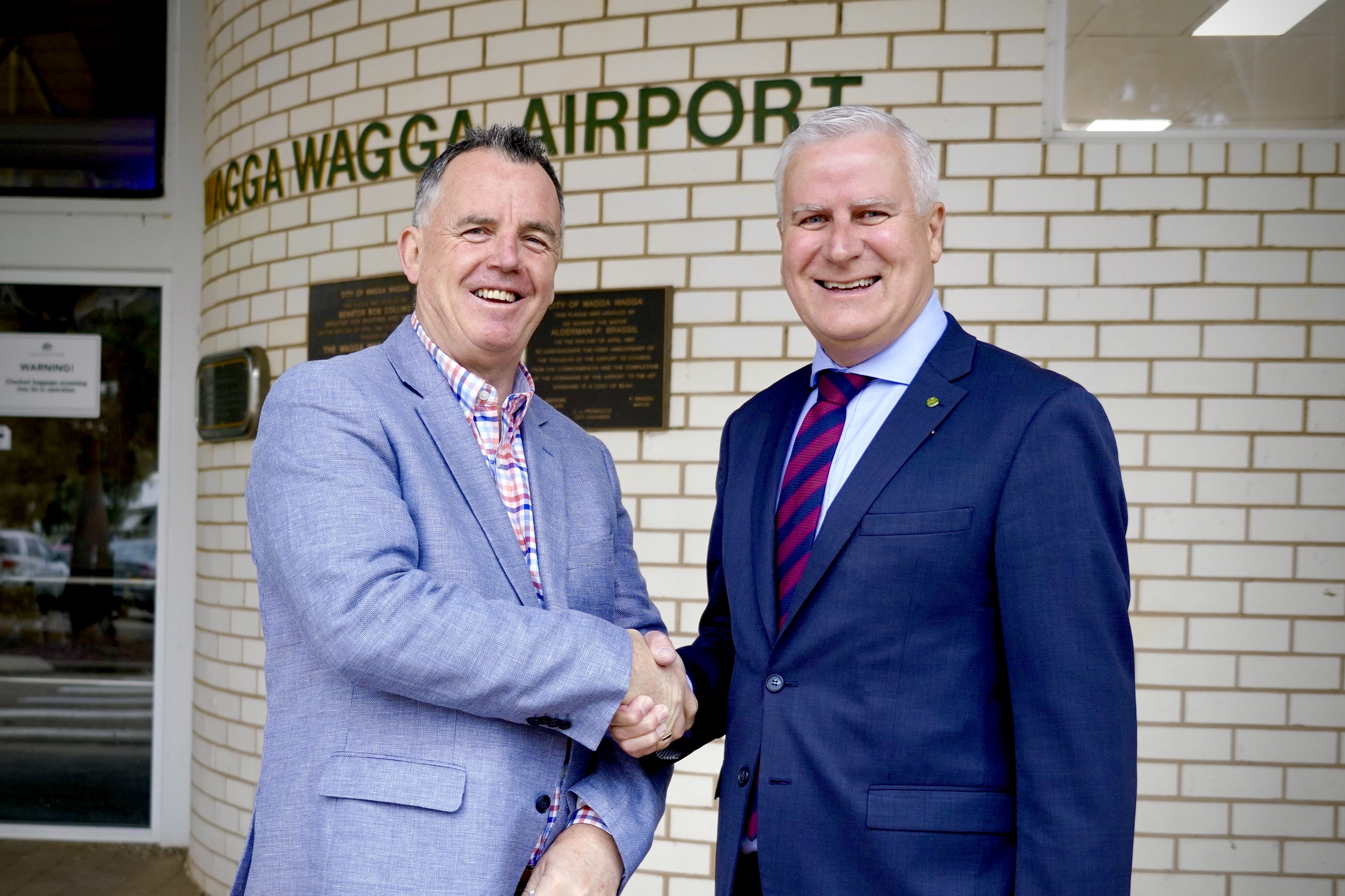 Wagga Mayor Dallas Tout and MP Michael McCormack shaking hands