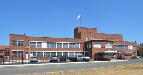 Cootamundra health plan sparks residents' petition demanding hospital units be retained