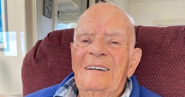 Australia's oldest man Frank Mawer dies in his sleep in Tilba