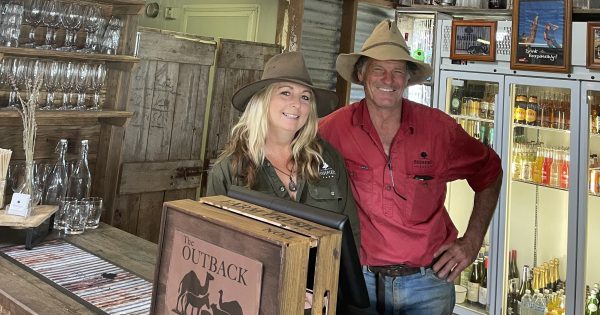 Farmers bring a taste of outback pub life to ... Gundaroo