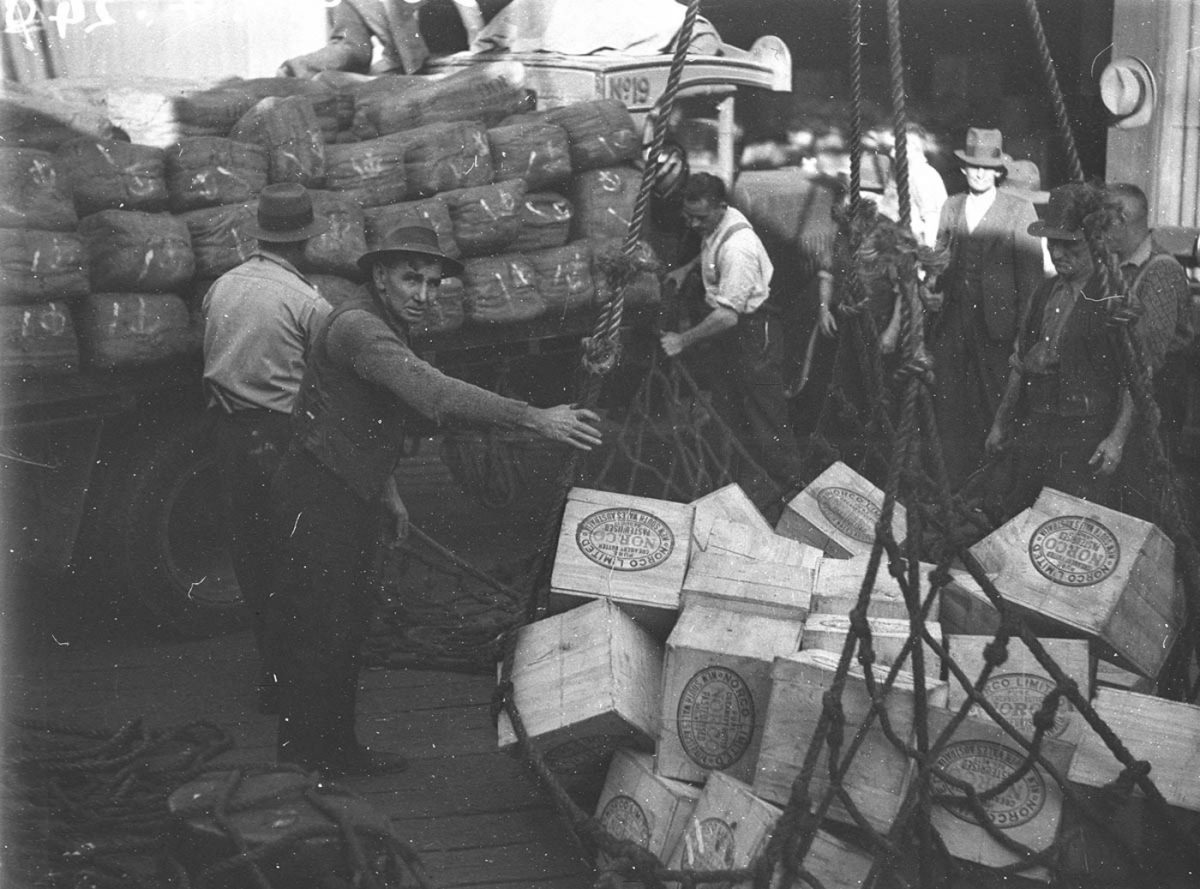 1930s dock loading