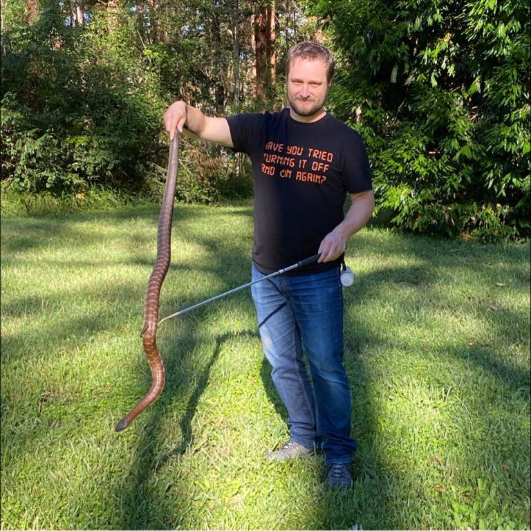 How a Goulburn snake catcher entices his captives About Regional