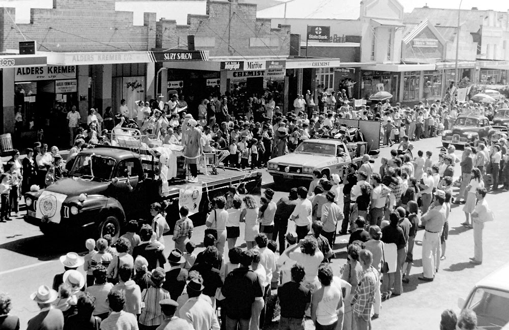 Crowd in main street of Crookwell