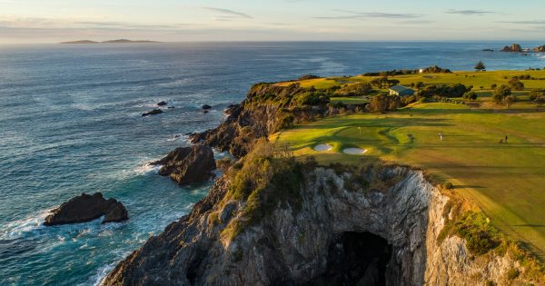 In the swing of success: Narooma golf course takes home another gong