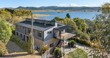 Luxury lakeside living 40 minutes from Thredbo