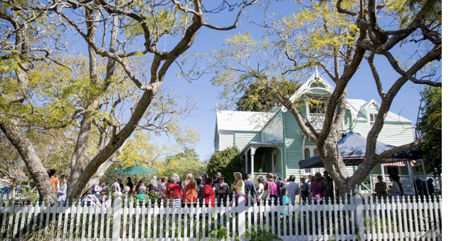 crowd at historically significant house