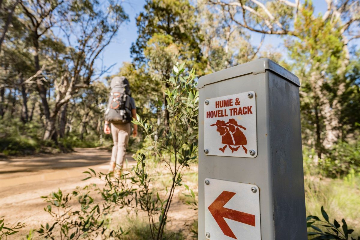Hume and Hovell track sign