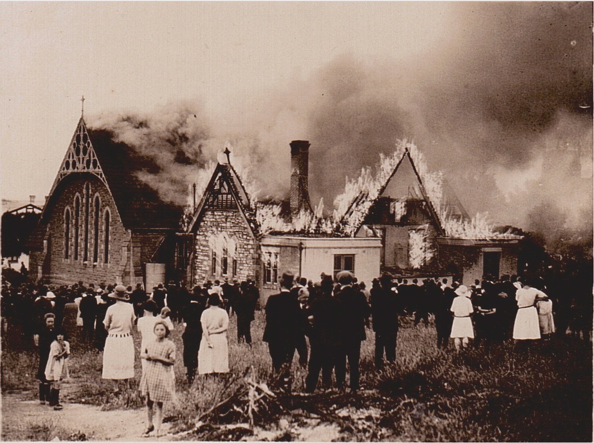 Fire destroys the roof of St Saviour’s Hall in 1925. 