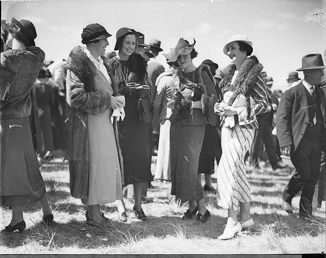 Women at the Yass picic races in 1930 